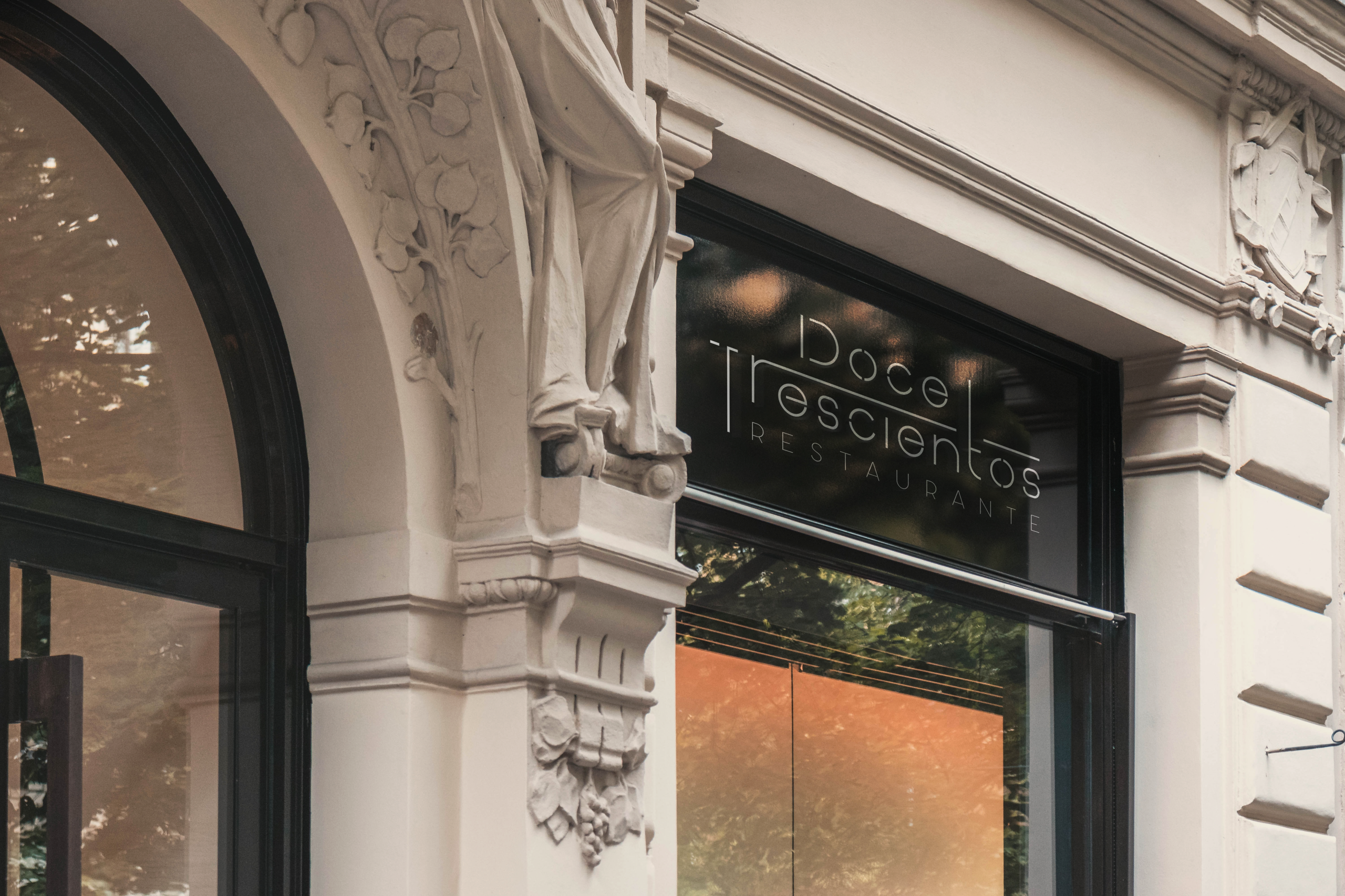 Doce Trescientos pared